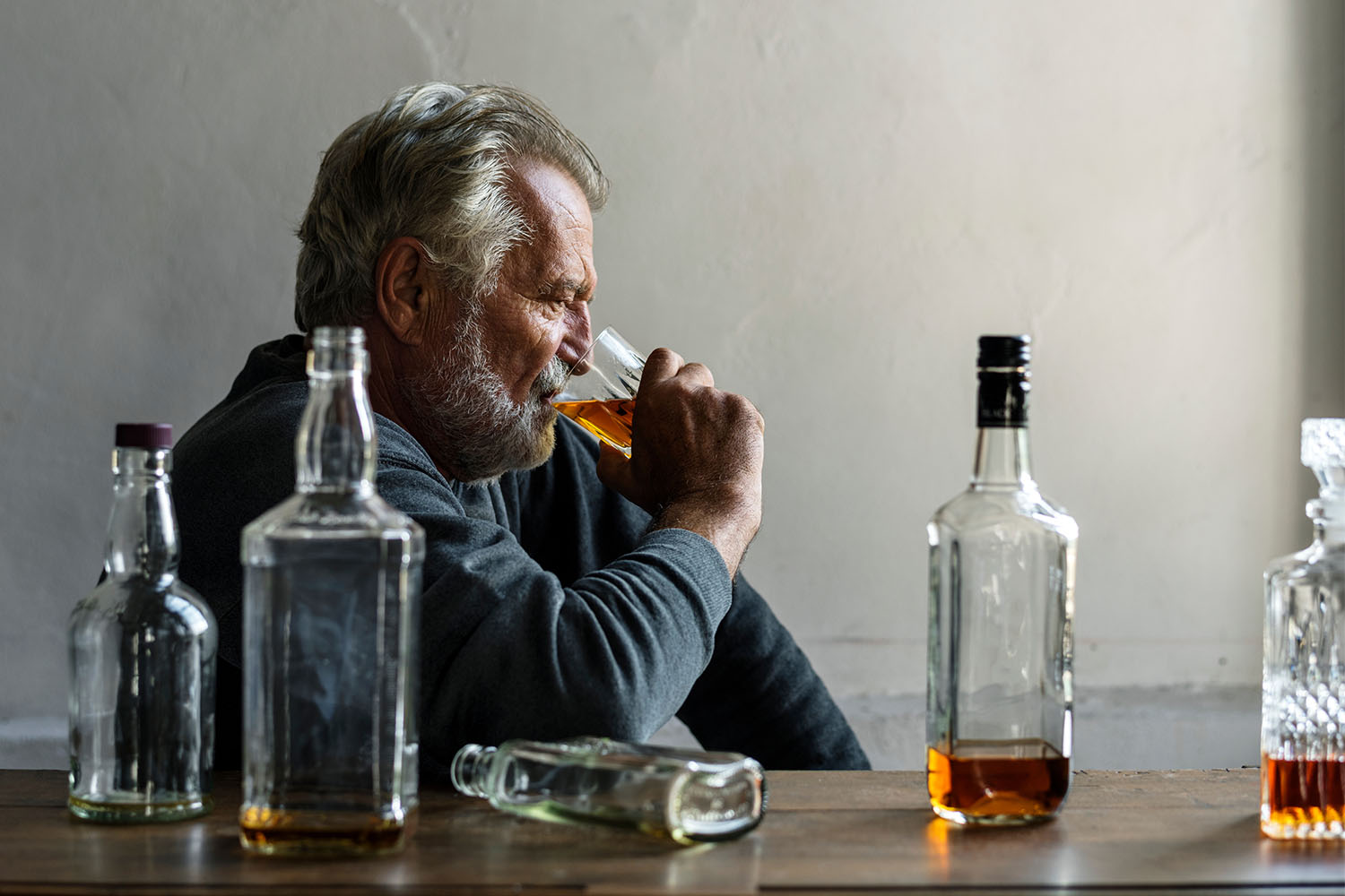 Cover image for Am I An Alcoholic? 26 Signs To Look For